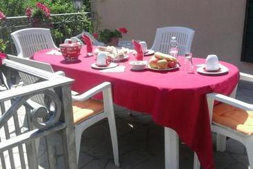 تختخواب و صبحانه Al Borgo