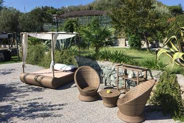 تختخواب و صبحانه Art&kitchen