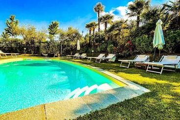 تختخواب و صبحانه Charming Bellagio Boutique