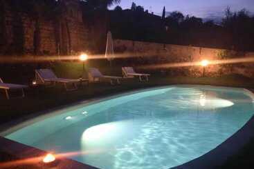تختخواب و صبحانه Charming Bellagio Boutique