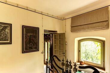 تختخواب و صبحانه Corte Della Maesta Antica Residenza