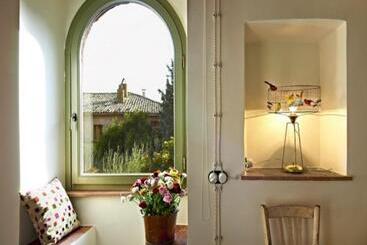 تختخواب و صبحانه Corte Della Maesta Antica Residenza