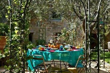 تختخواب و صبحانه Corte Della Maesta Antica Residenza