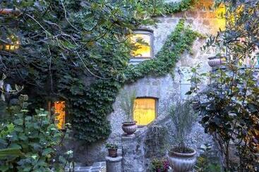 تختخواب و صبحانه Corte Della Maesta Antica Residenza