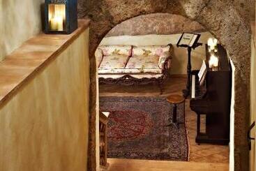 تختخواب و صبحانه Corte Della Maesta Antica Residenza