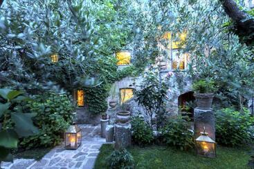 تختخواب و صبحانه Corte Della Maesta Antica Residenza