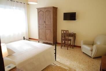 تختخواب و صبحانه La Cannella
