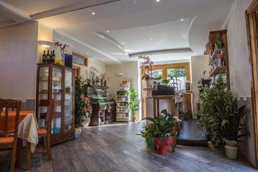 تختخواب و صبحانه Rianna Rooms & Breakfast
