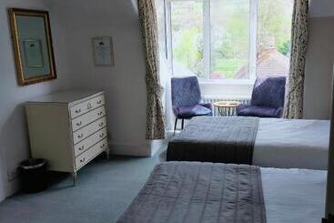 تختخواب و صبحانه The Groveside Guest House