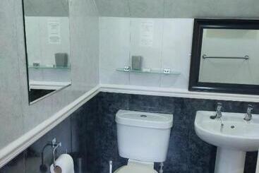 تختخواب و صبحانه The Groveside Guest House