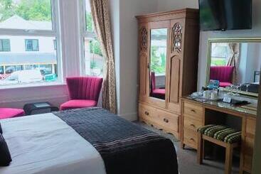 تختخواب و صبحانه The Groveside Guest House