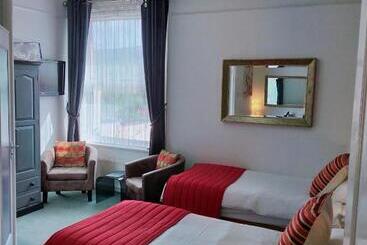 تختخواب و صبحانه The Groveside Guest House