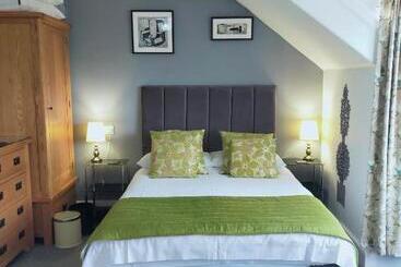 تختخواب و صبحانه The Groveside Guest House