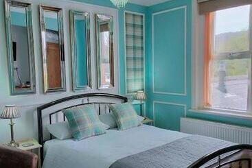 تختخواب و صبحانه The Groveside Guest House
