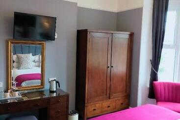 تختخواب و صبحانه The Groveside Guest House