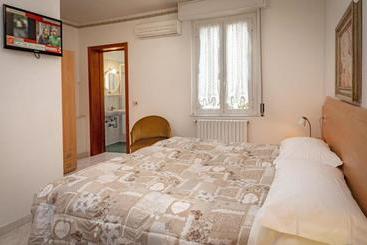 هتل Albergo Edera