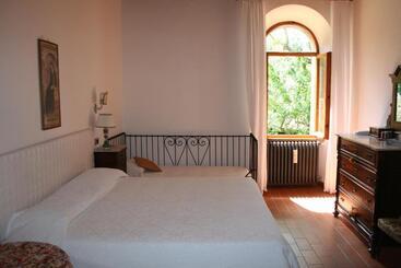 هتل Albergo Santa Chiara