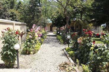 هتل Gorkha Hamlet Resort