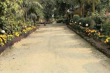 هتل Gorkha Hamlet Resort