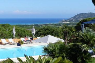 هتل Hôtel Les Bouis Vue Mer