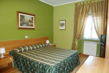 בית מלון כפרי Sutrium