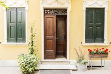 تختخواب و صبحانه La Casa Delle Zie