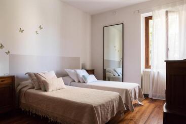 تختخواب و صبحانه La Casa Delle Zie
