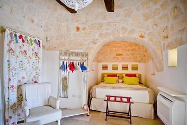 تختخواب و صبحانه Leonardo Trulli Resort
