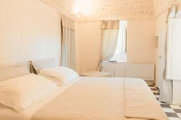 تختخواب و صبحانه Leonardo Trulli Resort