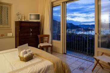تختخواب و صبحانه Villa La Bouganville