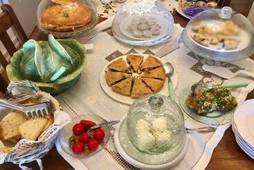 تختخواب و صبحانه Villa La Bouganville