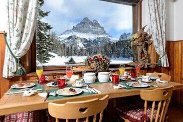 هتل Albergo Chalet Lago Antorno