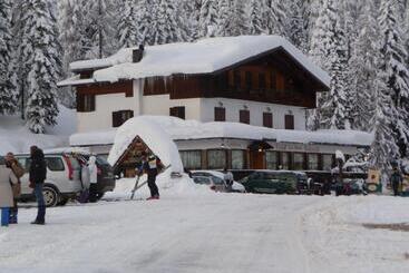 호텔 Albergo Chalet Lago Antorno