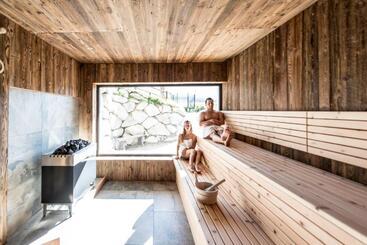هتل Chalet Kristall   Dolomites Garden Chalet