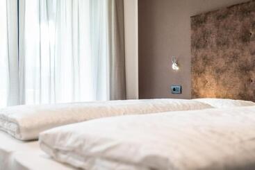 هتل Chalet Kristall   Dolomites Garden Chalet