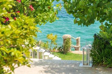هتل Lido Degli Scogli