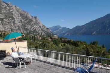 هتل Riviera Panoramic Green Resort