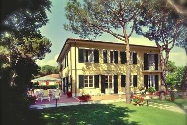 هتل Villa Fiorisella