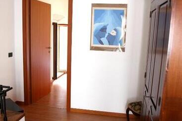 B&b Stradivari