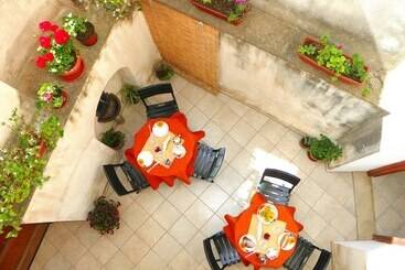 住宿加早餐  Cloris Guest House