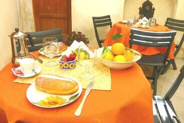 住宿加早餐  Cloris Guest House
