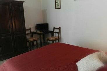 تختخواب و صبحانه Cloris Guest House