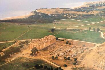تختخواب و صبحانه Demetra Malophoros