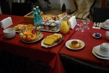 تختخواب و صبحانه Domomea