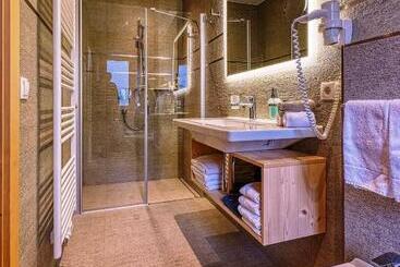 تختخواب و صبحانه Garni Appartments Helvetia
