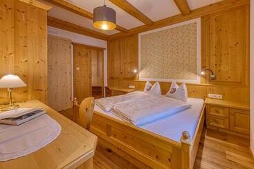 تختخواب و صبحانه Garni Appartments Helvetia