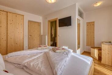 تختخواب و صبحانه Garni Appartments Helvetia