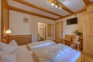 تختخواب و صبحانه Garni Appartments Helvetia