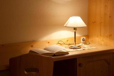 تختخواب و صبحانه Garni Appartments Helvetia