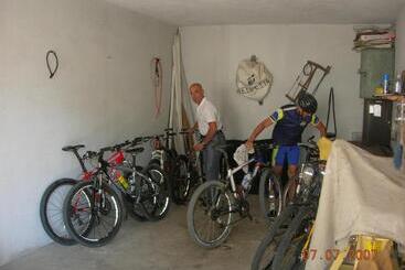 تختخواب و صبحانه Garni Appartments Helvetia